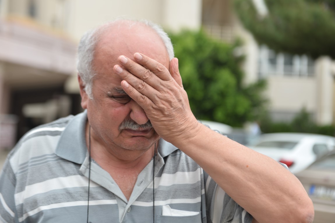 Dolmuşun açık bırakılan kapısından düşen kadın yaşam mücadelesi veriyor