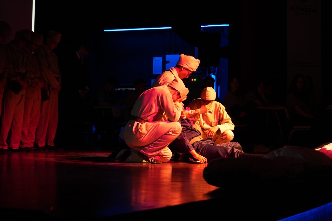 Türkiye’de ilk defa yazılan ’Bir Destandır Kut’ül Amare’ tiyatrosu sahnelendi