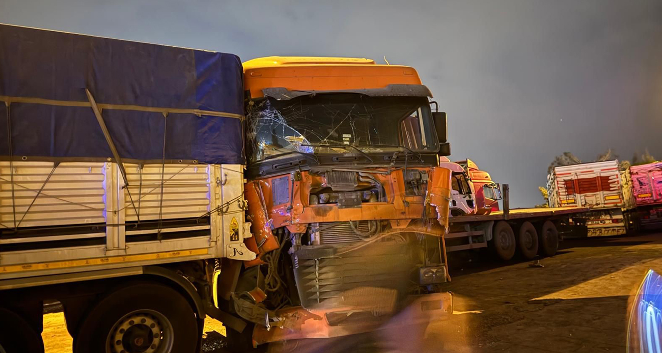 Yol kenarında yemek yiyen tır şoförlerinin arasına tır daldı: 5 yaralı