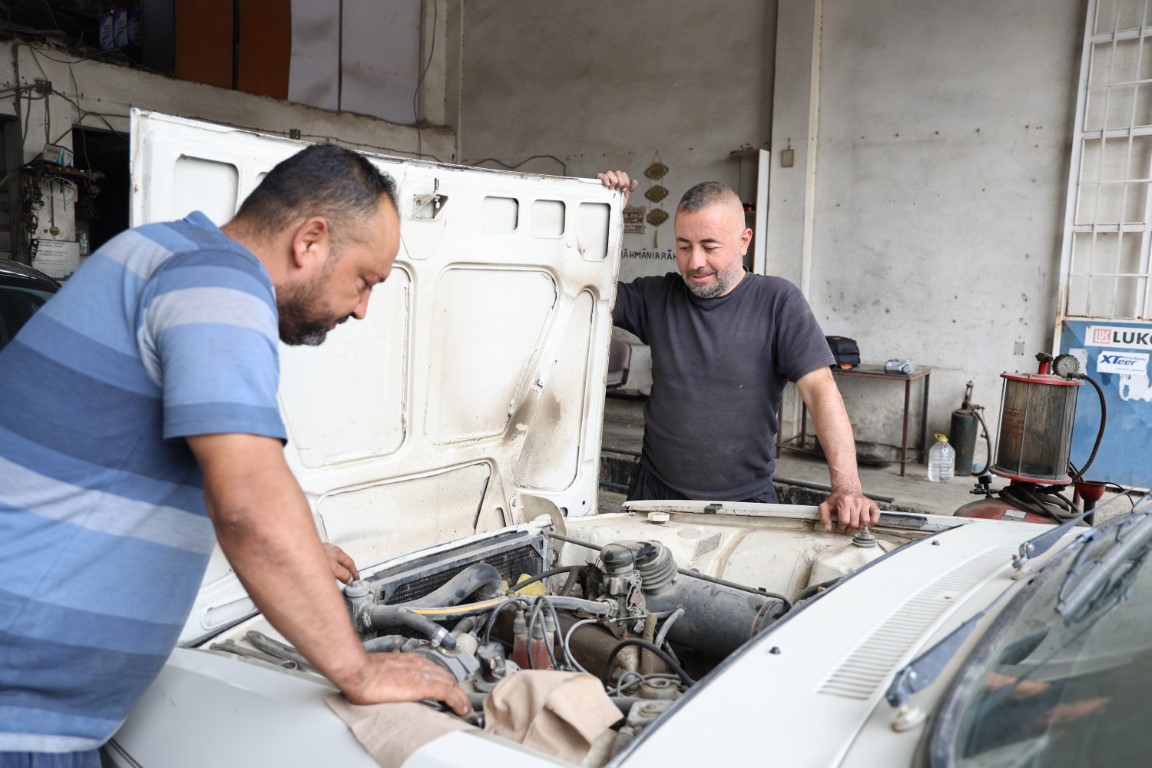 İşçiler bayrama tamirhanede girdi