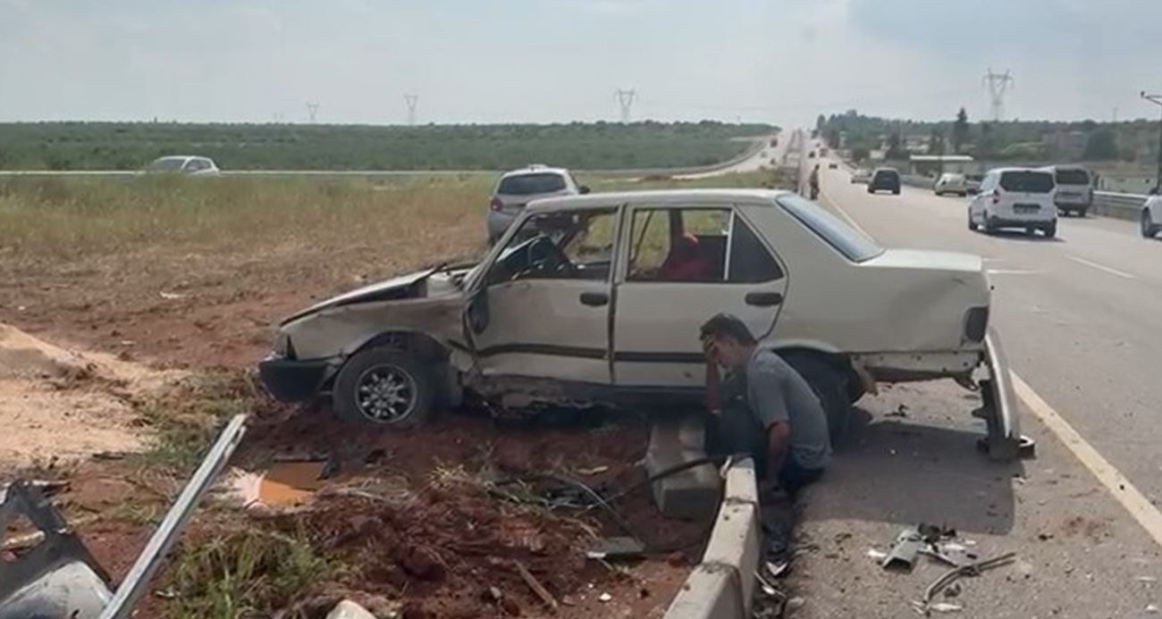 Gaziantep’in Nizip ilçesinde 2 aracın çarpışması sonucu meydana gelen trafik kazasında 1 kişi yaralandı. Kaza sonrası yaralanan sürücünün aracının yanına oturarak göz yaşı dökmesi ise dikkat çekti.