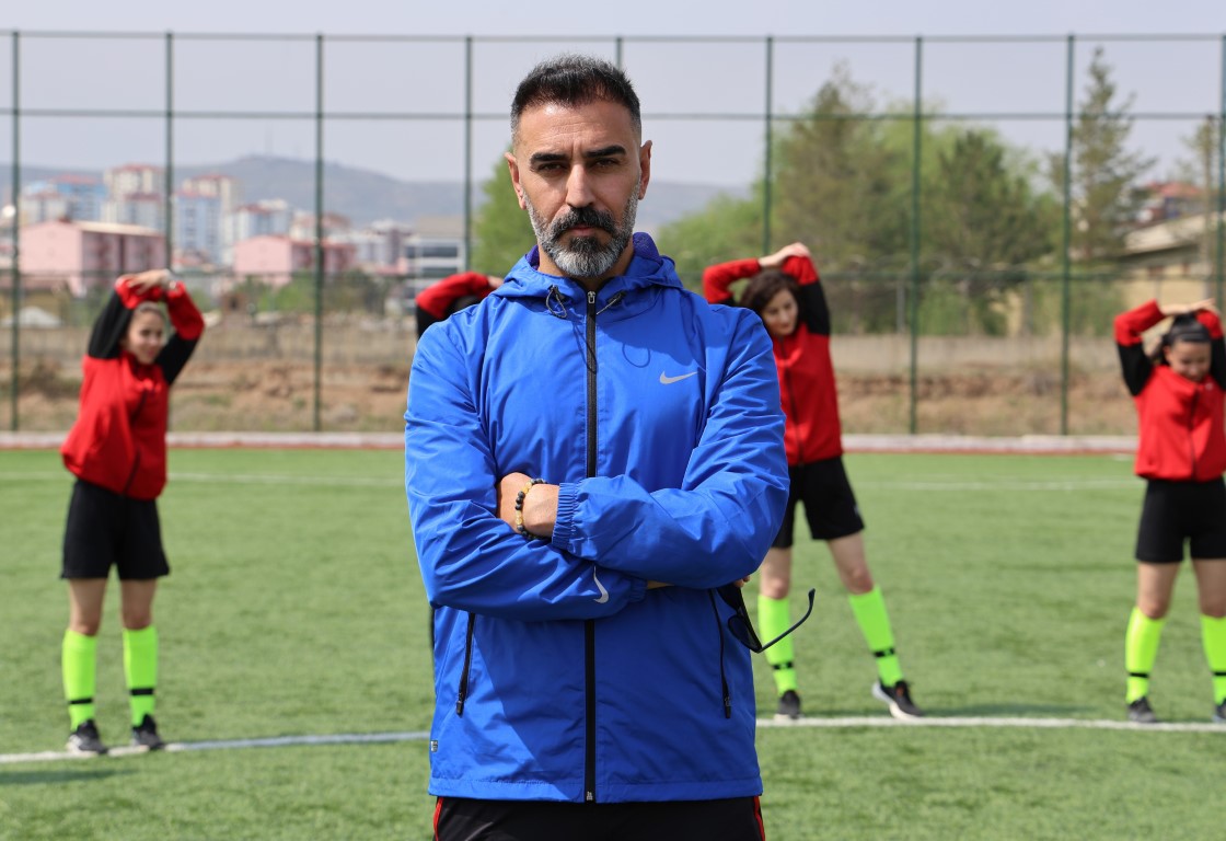 Kadın hakemler sahaya indi, küfür yerini centilmenliğe bıraktı