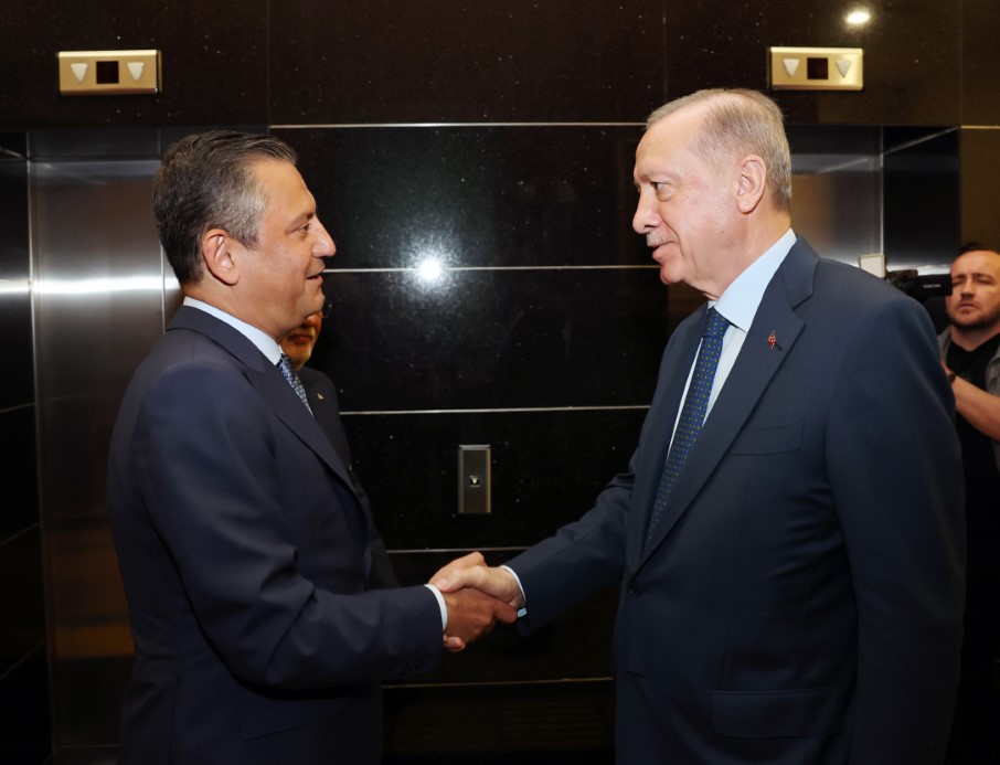 Cumhurbaşkanı Erdoğan’ın CHP Genel Başkanı Özel’i kabulü sona erdi