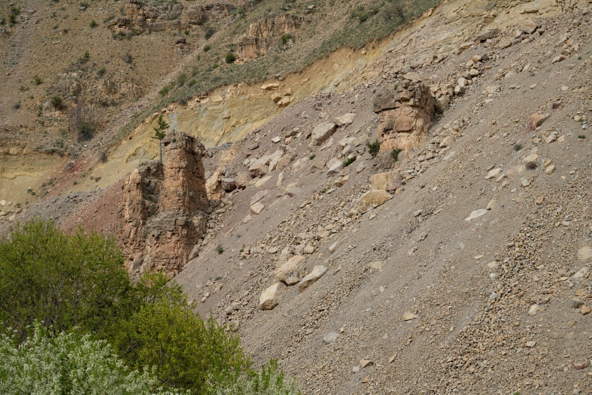 Gümüşhane’de doğa harikası peribacaları hafriyat altında kaldı