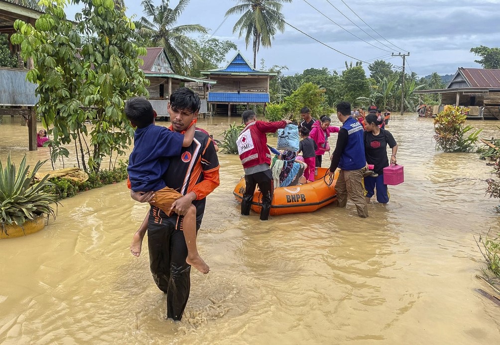 Endonezya&#039;da sel ve heyelan faciası: 15 ölü