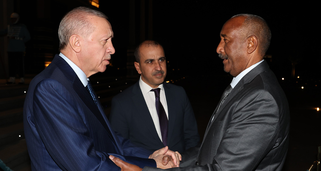Cumhurbaşkanı Recep Tayyip Erdoğan, Sudan Egemenlik Konseyi Başkanı Abdülfettah Abdülrahman El Burhan ile Cumhurbaşkanlığı Külliyesi’nde bir görüşme gerçekleştirdi.
