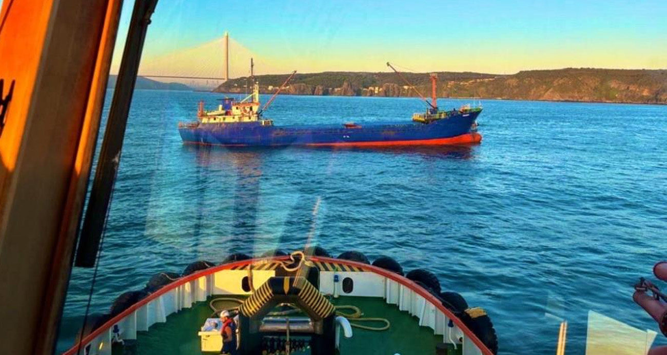 Ulaştırma ve Altyapı Bakanlığı Kıyı Emniyeti Genel Müdürlüğü (KEGM), dümen arızası yapan kargo gemisi nedeniyle İstanbul Boğazı'nda gemi trafiğinin çift yönlü ve geçici olarak askıya alındığını duyurdu.
