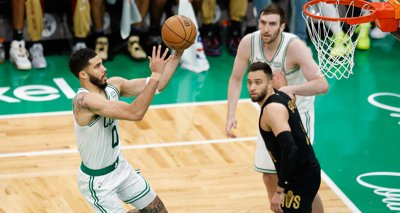 Boston Celtics 25 sayı fark attı, seride 1-0 öne geçti