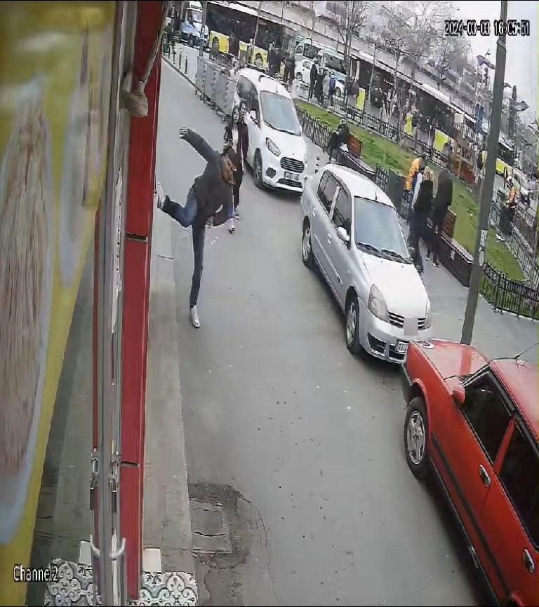 Kartal’da haraç alamadığı dükkana uzun namlulu silahla ateş açtı