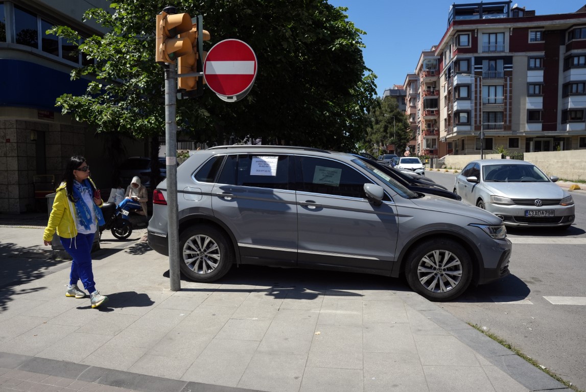 İkinci el araç piyasasında geleneksel cam ilanları yeniden popülerlik kazandı