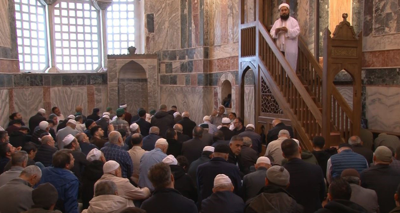 Kariye Camii’nde 79 yıl aradan sonra ilk Cuma namazı