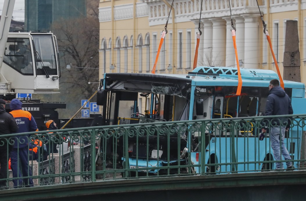 Rusya’nın St. Petersburg kentinde dün nehre uçan bir yolcu otobüsünde hayatını kaybedenlerin sayısının 7’ye yükseldiği açıklandı.