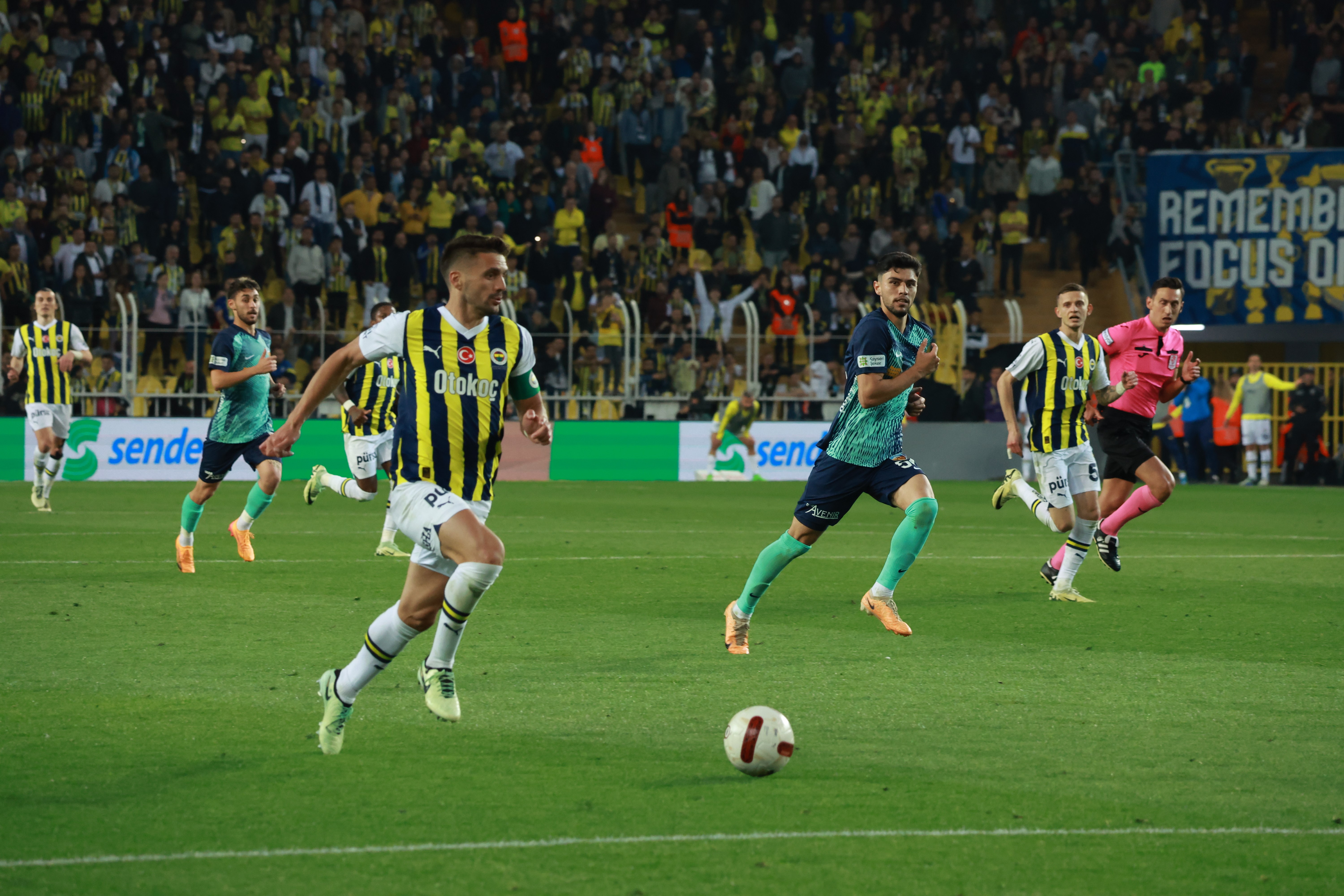 Fenerbahçe pes etmedi!3 puanı 3 golle aldı