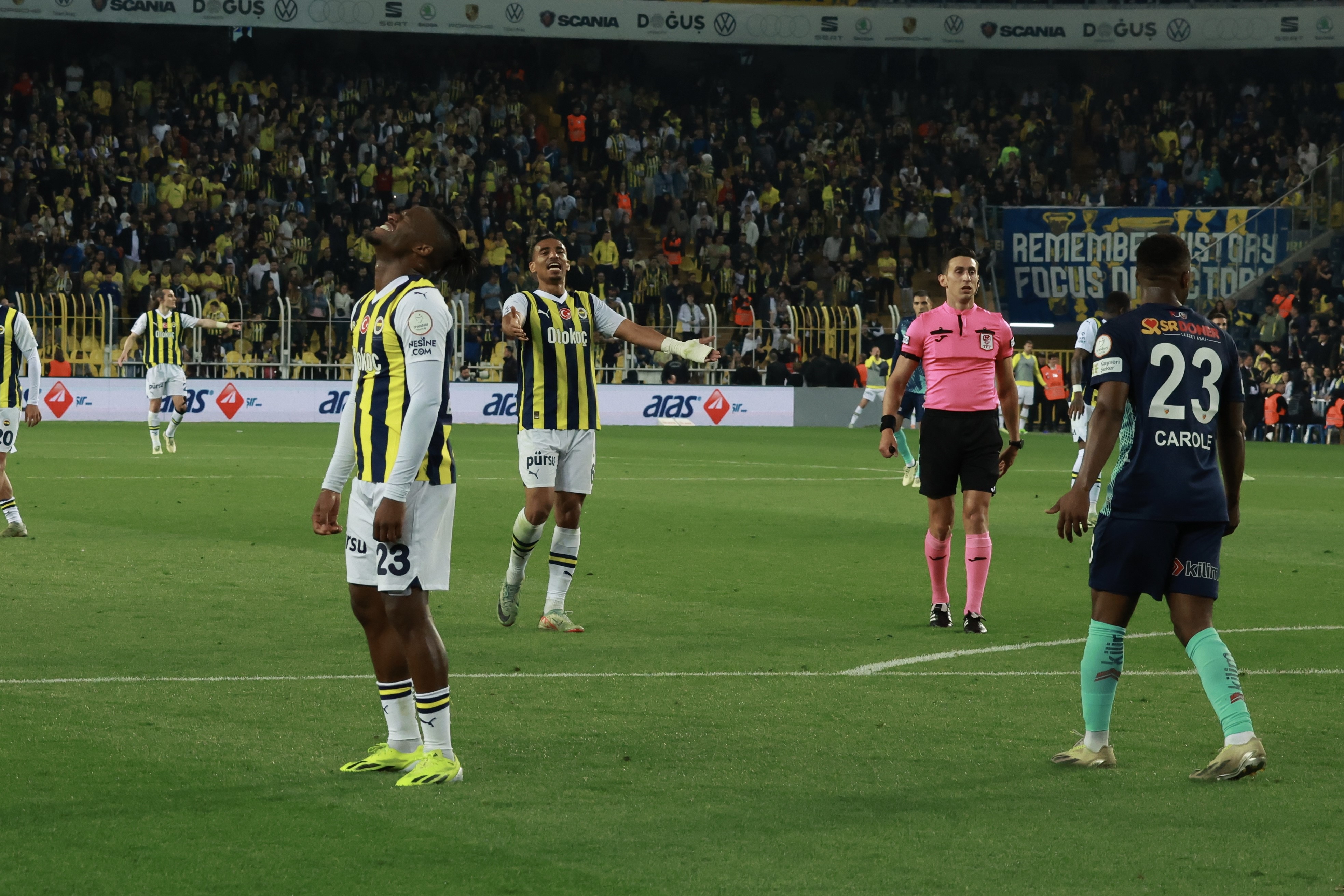 Fenerbahçe pes etmedi!3 puanı 3 golle aldı