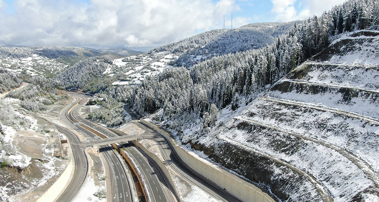 Mayıs ayında yağan kar Ilgaz Dağı'nı beyaza bürüdü