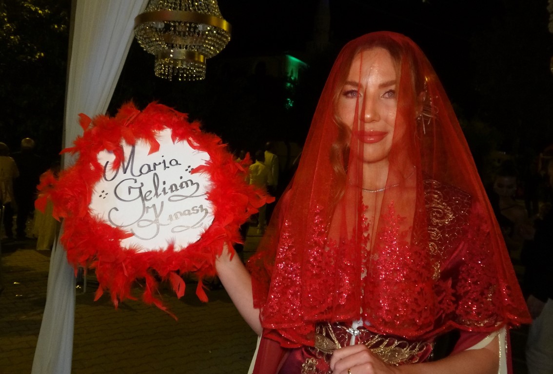 İlk görüşte aşkla başladı: Sibiryalı geline Türk usulü düğün