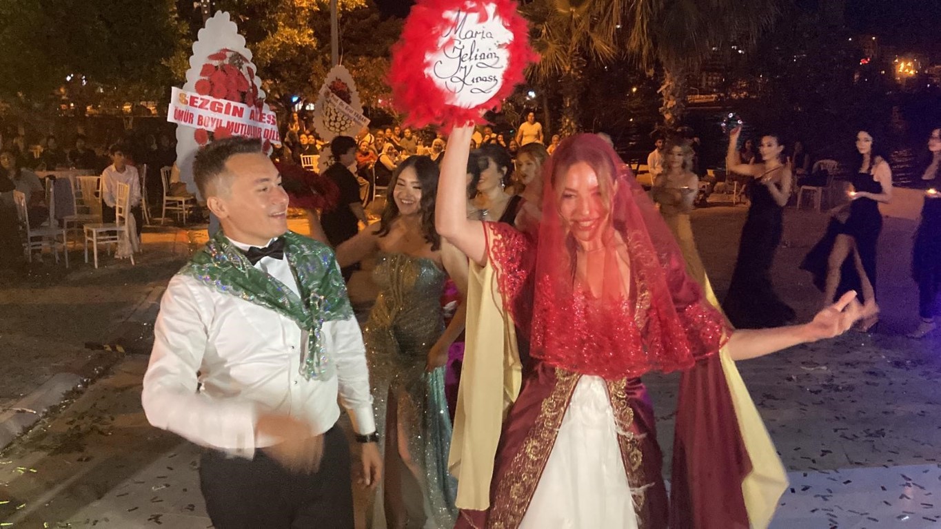 İlk görüşte aşkla başladı: Sibiryalı geline Türk usulü düğün