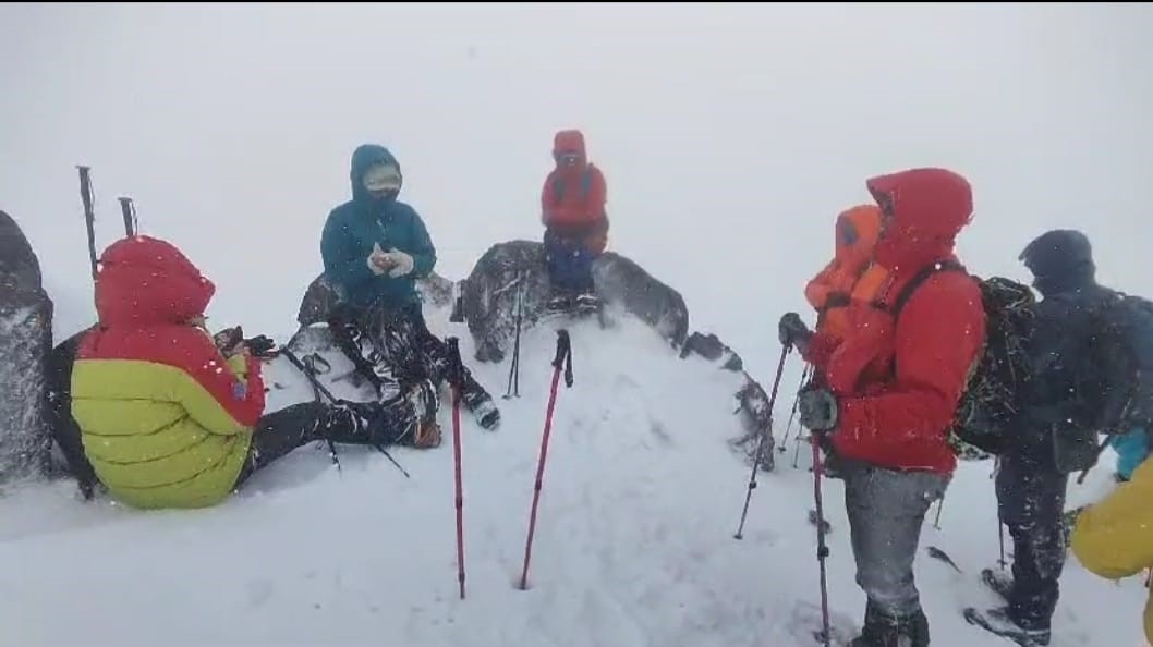 Rus dağcılar tipiye yakalandı