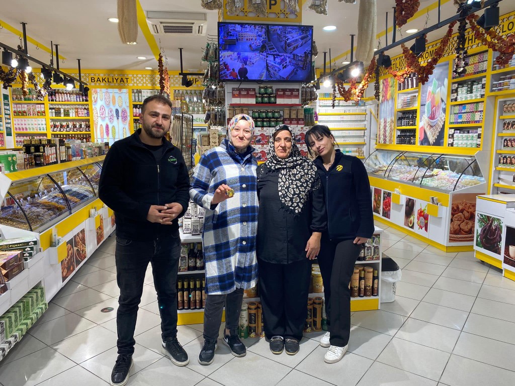 Sokaklarda aradığı altınını sosyal medyadan buldu