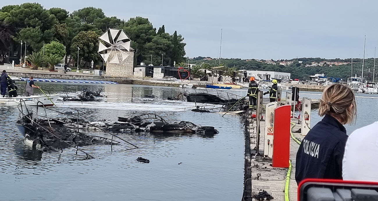 Hırvatistan’da marinadaki 22 tekne alev alev yandı