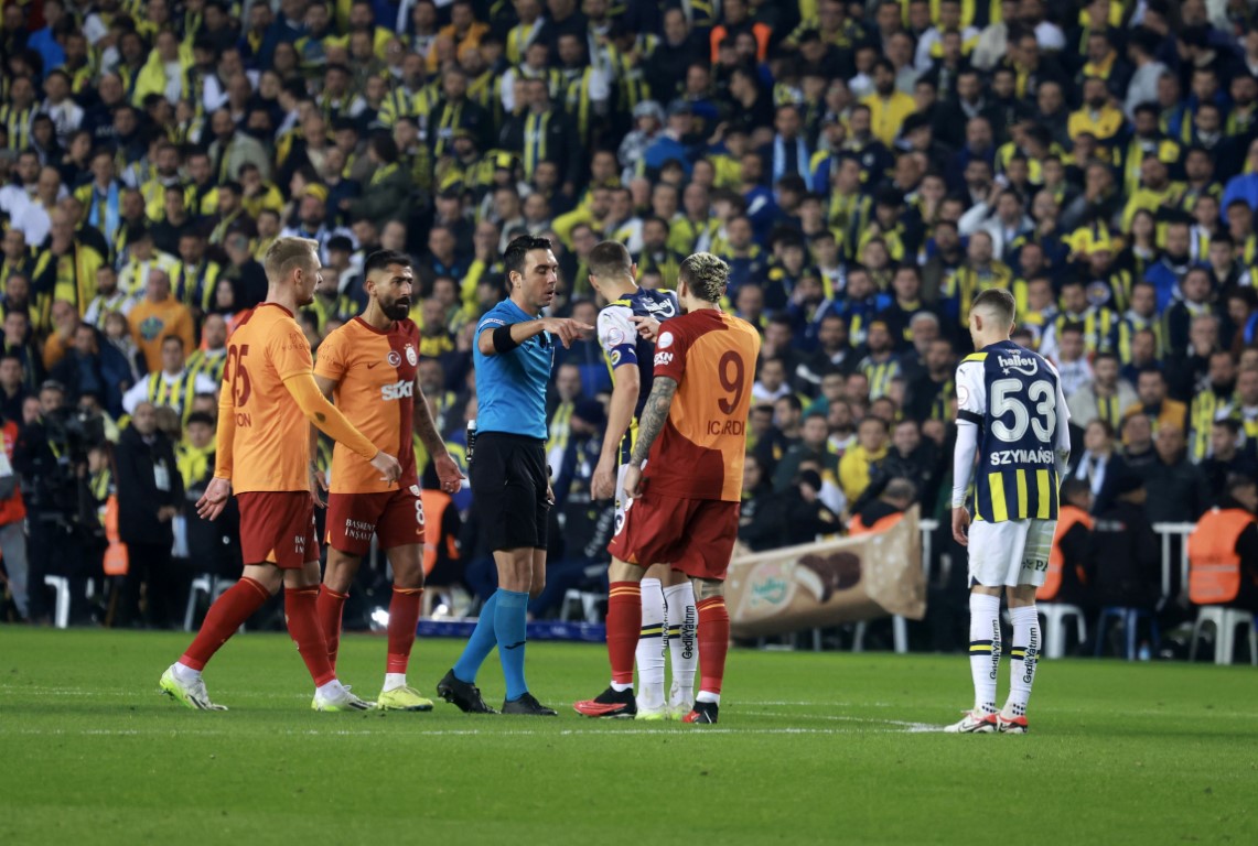 Galatasaray - Fenerbahçe derbisinde Arda Kardeşler düdük çalacak