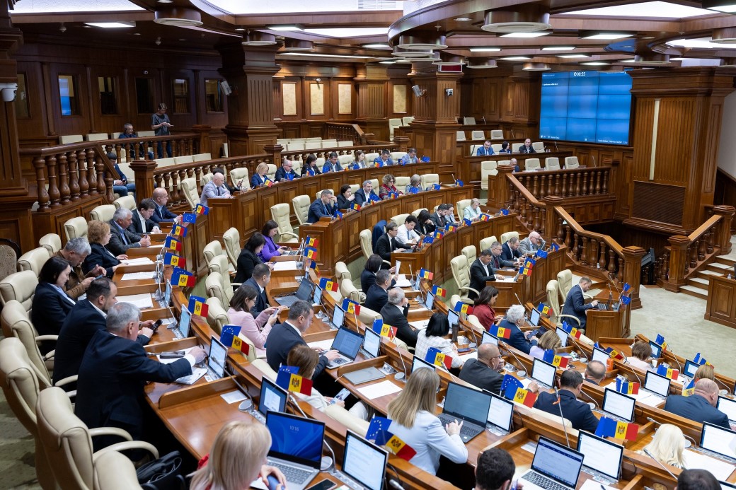 Moldova Parlamentosu, cumhurbaşkanlığı seçimleri ile Avrupa Birliği’ne (AB) katılım referandumunun 20 Ekim’de yapılmasını kabul etti.