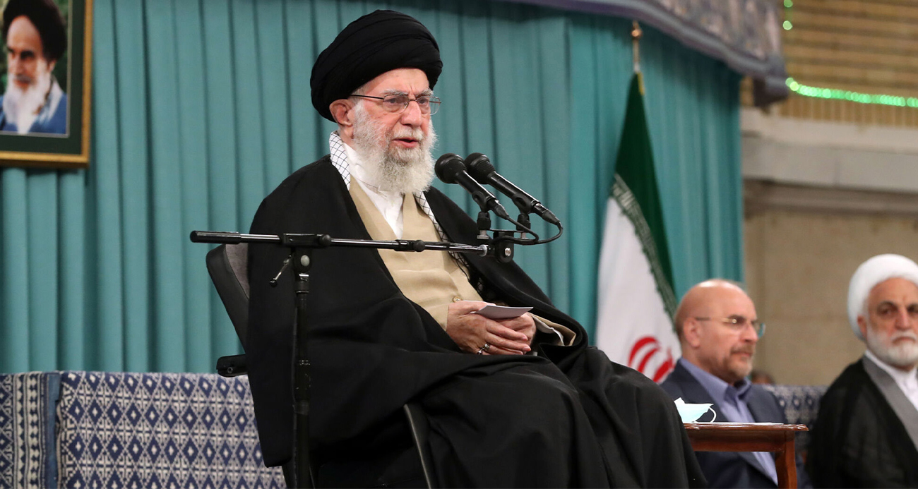 İran Dini Lideri Hamaney, İran Cumhurbaşkanı İbrahim Reisi’nin geçirdiği helikopter kazasına ilişkin yaptığı ilk açıklamada, “İran halkı endişelenmesin, ülkenin işlerinde herhangi bir aksama olmayacak” dedi.