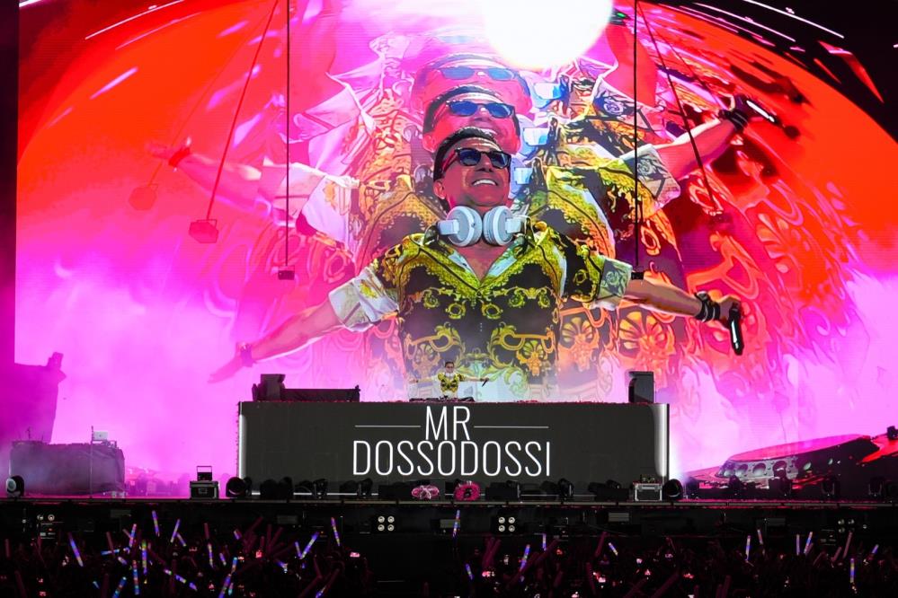Mr. Dosso Dossi Dj setinin başına geçti, yüzbinleri eğlendirdi