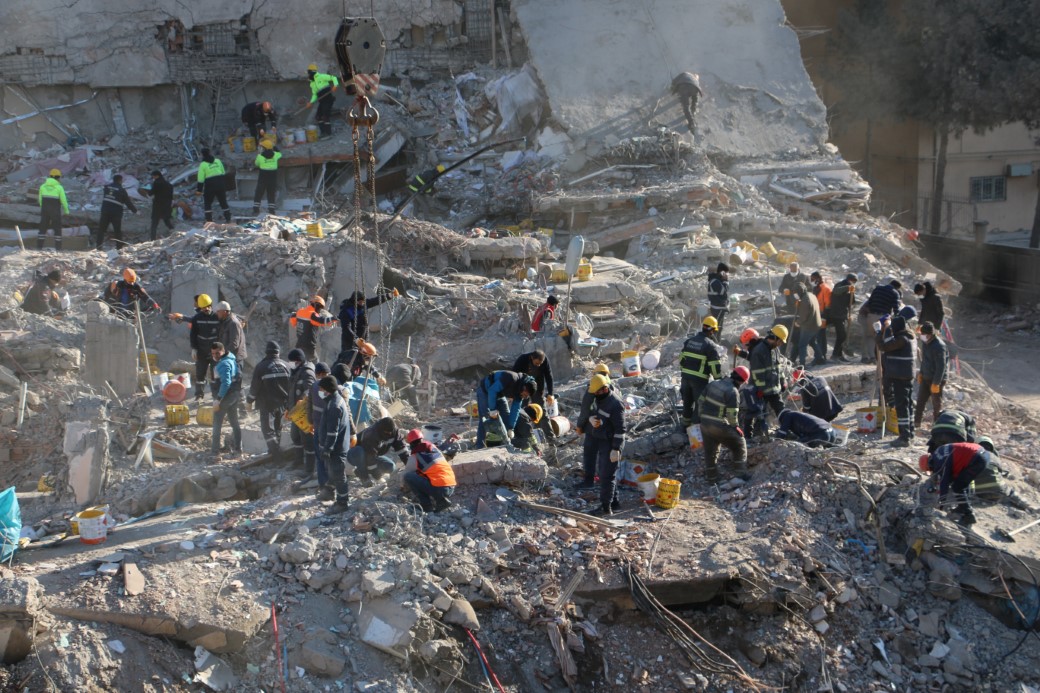Depremde 38 kişinin hayatını kaybettiği Dündar Apartmanı’nın tutuklu 2 müteahhidine ceza