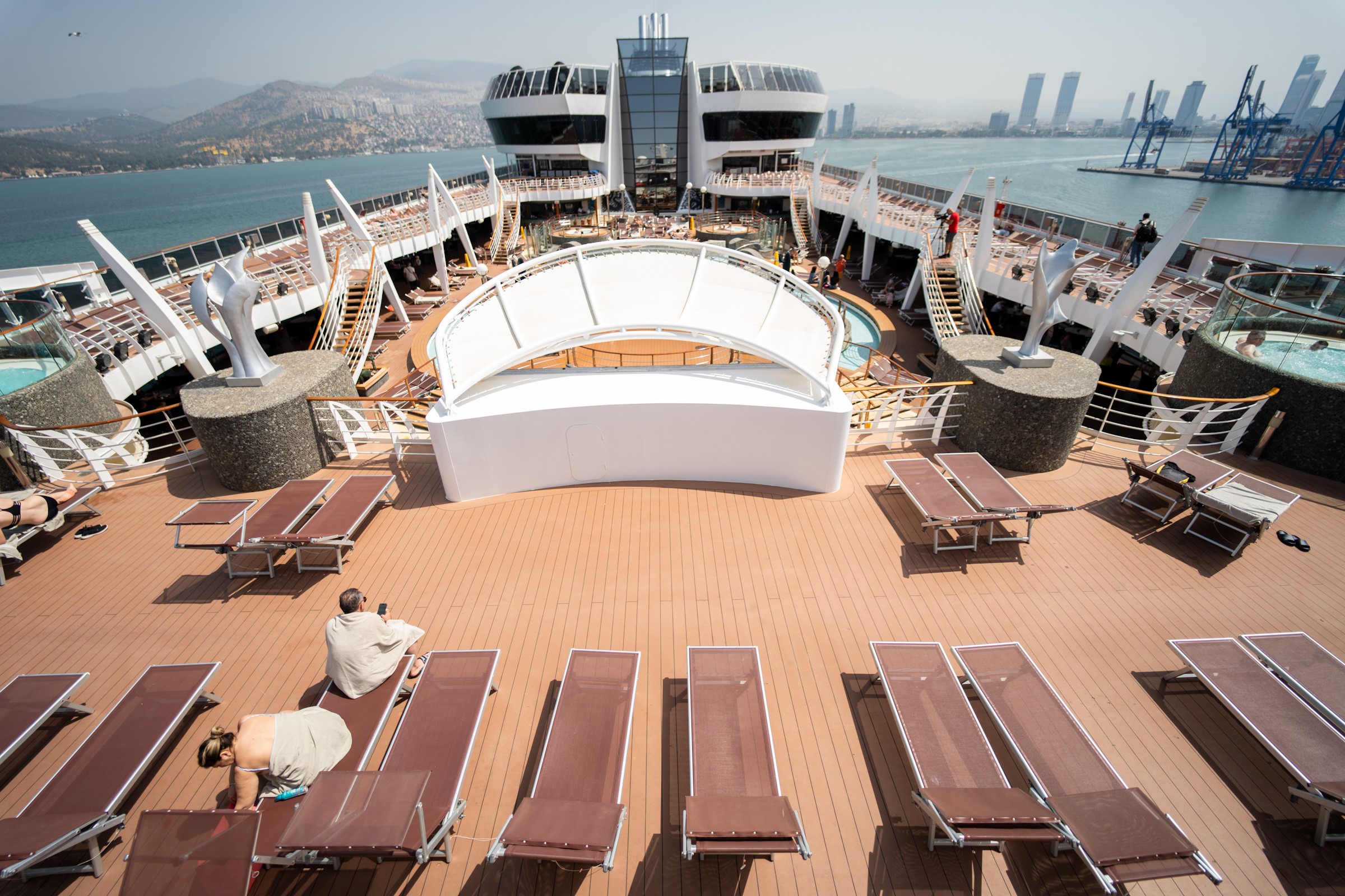 Dev kruvaziyerle İzmir’e 3 bin 641 turist geldi