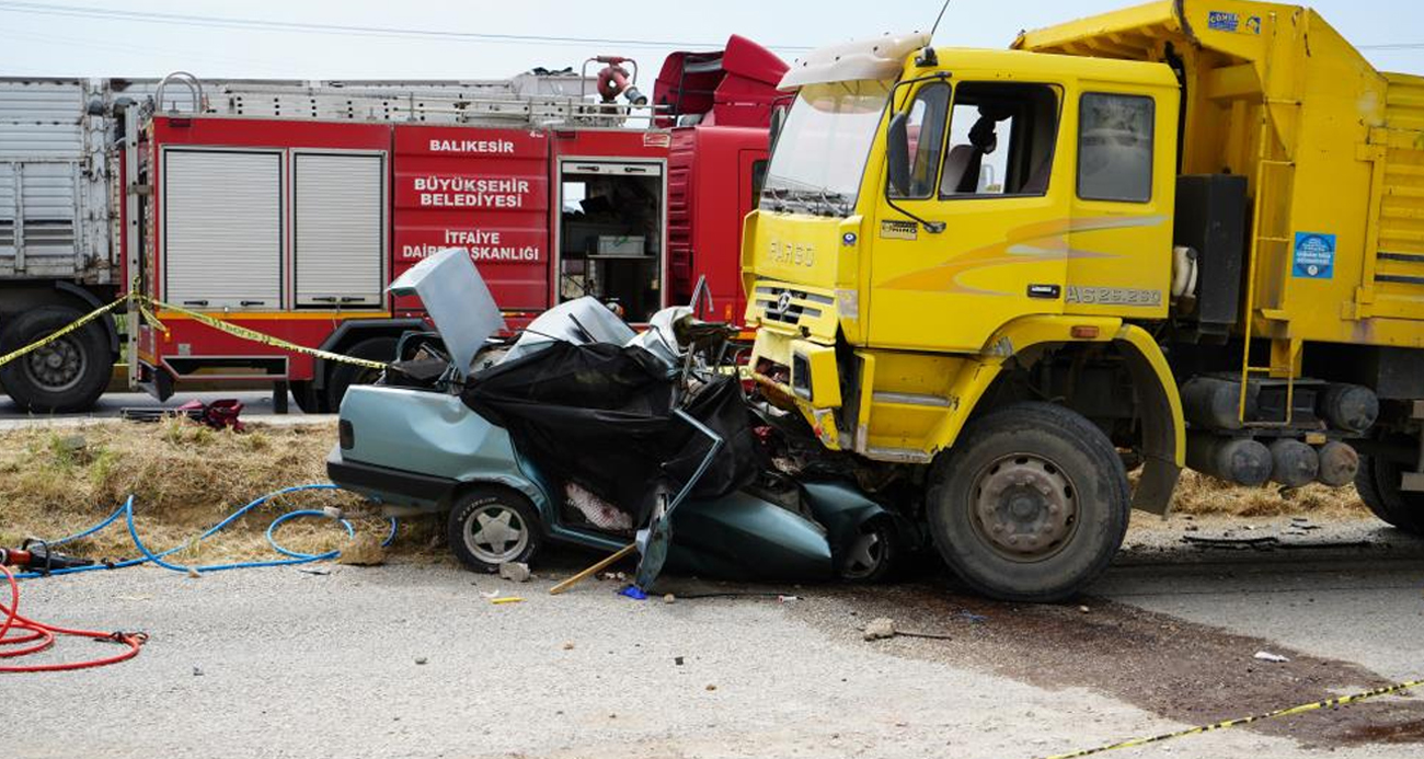 Balıkesir- İzmir yolunda trafik kazası: 3 ölü, 1 yaralı