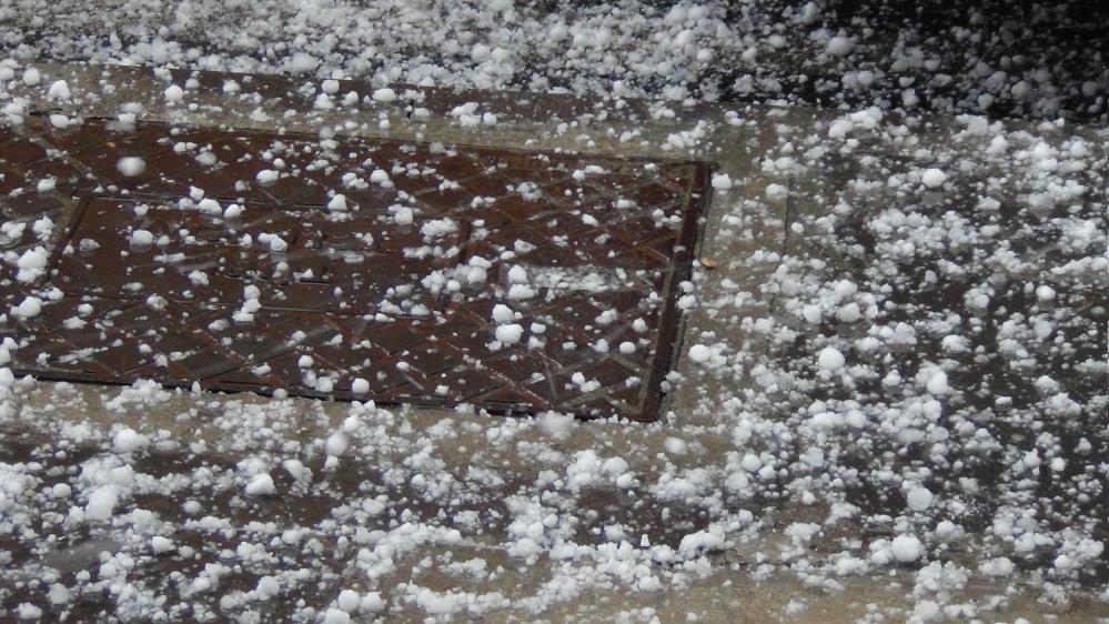 Kars’ı ceviz büyüklüğünde dolu vurdu