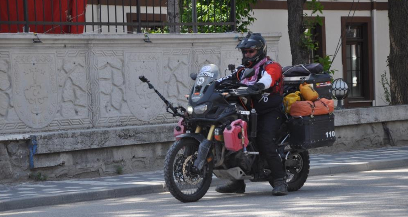 Taylandlı turist Türkiye’yi motosikletiyle şehir şehir geziyor