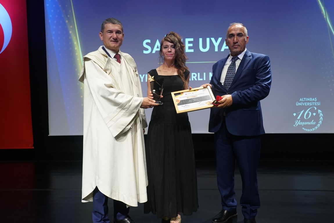 Saime öğretmenden örnek hikâye: Sanatın gücüyle mültecilere ve depremzedelere umut ışığı oldu