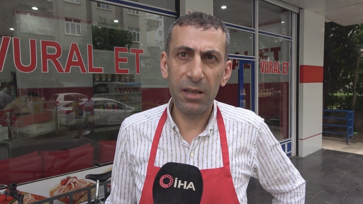 Diyarbakır’da bir otomobil kasap markete daldı: O anlar kamerada