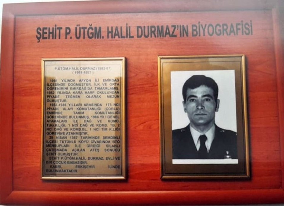 37 yıl önce şehit olan komutanlarını kabri başında andılar
