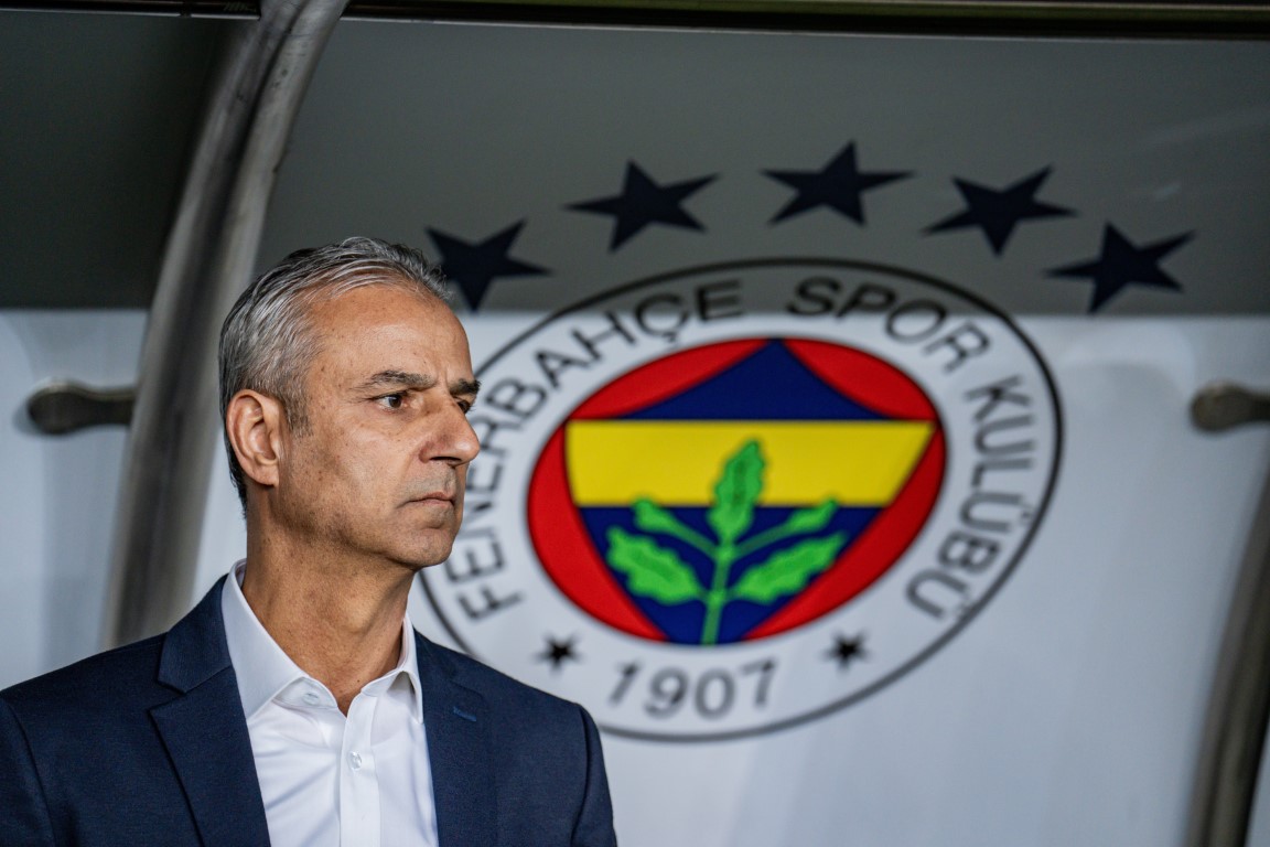 Fenerbahçe, rekorlar kırdığı sezonu kupasız kapattı