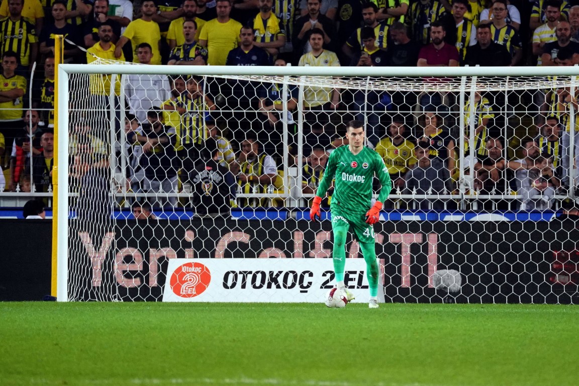 Fenerbahçe, rekorlar kırdığı sezonu kupasız kapattı