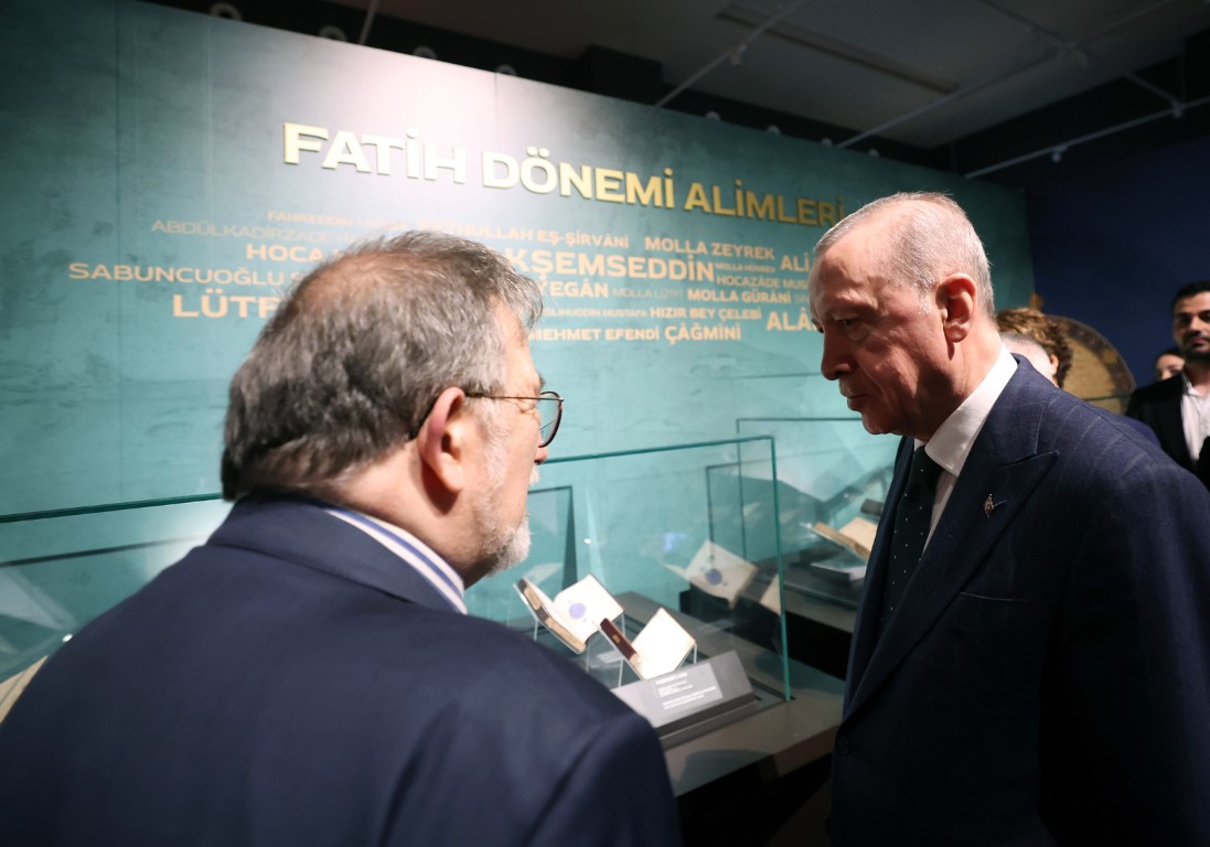 Cumhurbaşkanı Erdoğan, Fatih Sultan Mehmet Sergisi’ni ziyaret etti