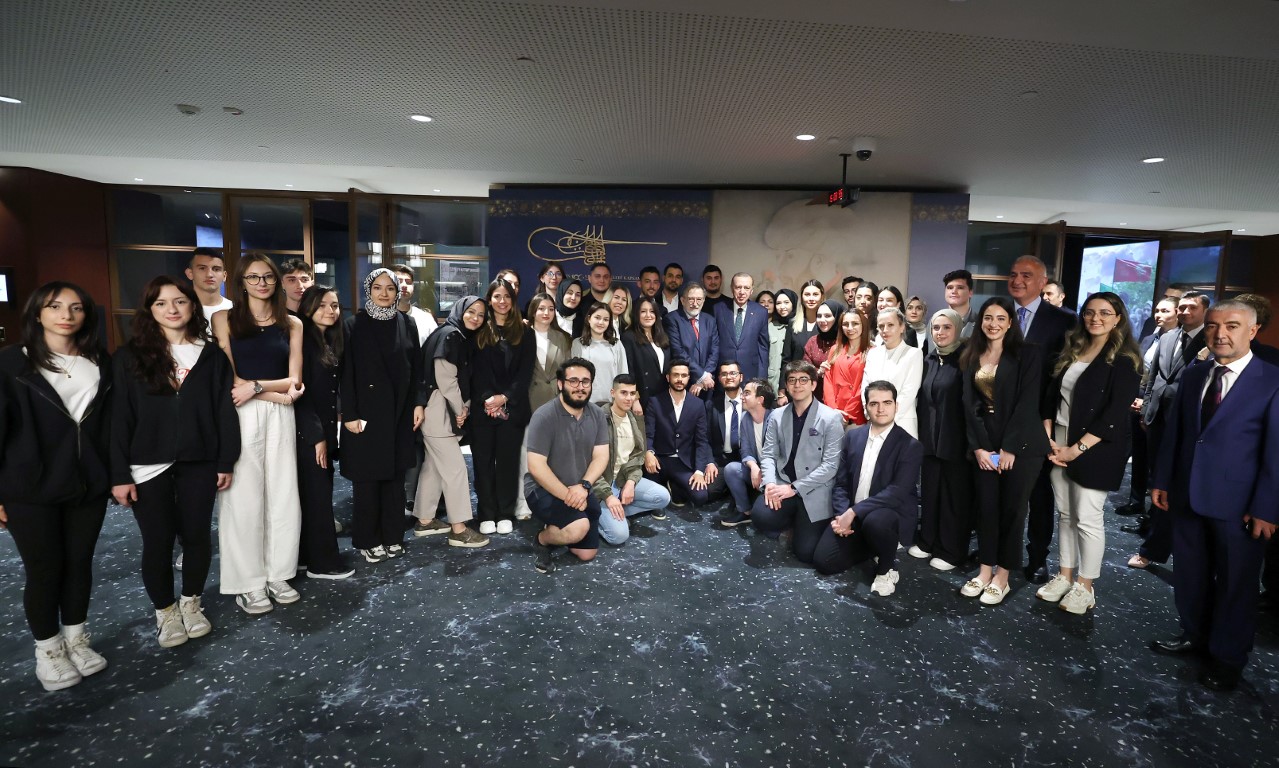 Cumhurbaşkanı Erdoğan, Fatih Sultan Mehmet Sergisi’ni ziyaret etti