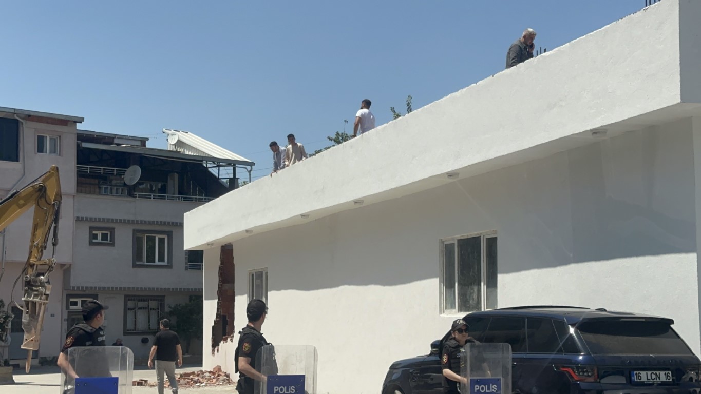 Kaçak yaptığı yapı 4 kez yıkıldı,