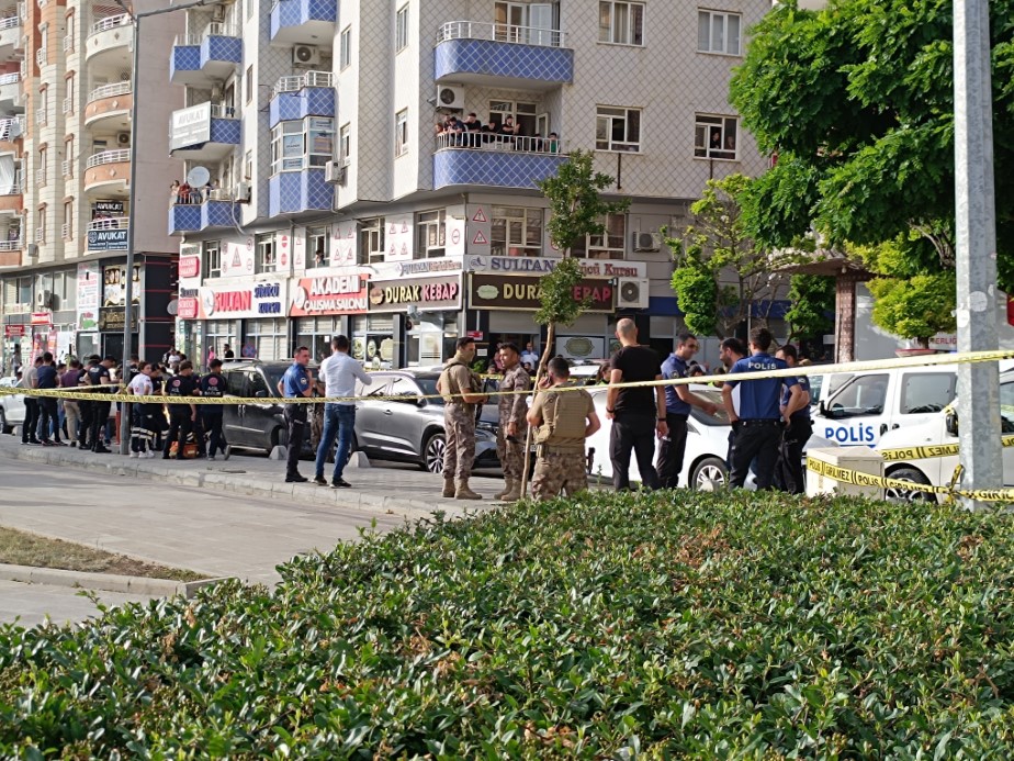 Siirt Valisi silahlı kavganın ortasında kaldı İhlas Haber Ajansı