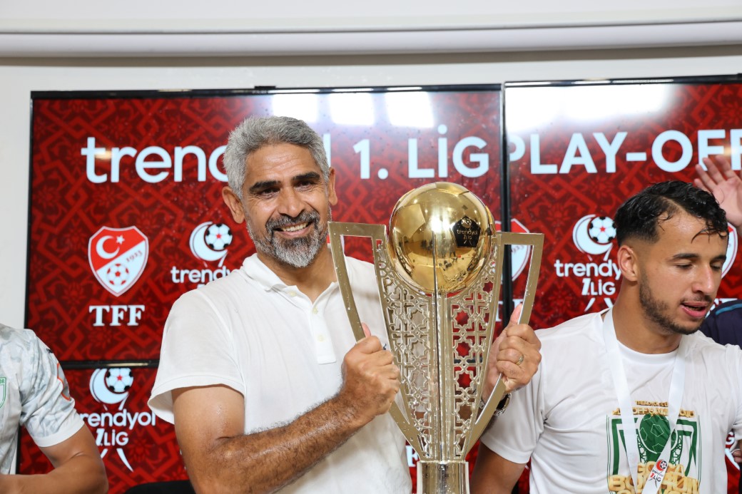 Bodrum FK’lı futbolcular basın toplantısını bastı