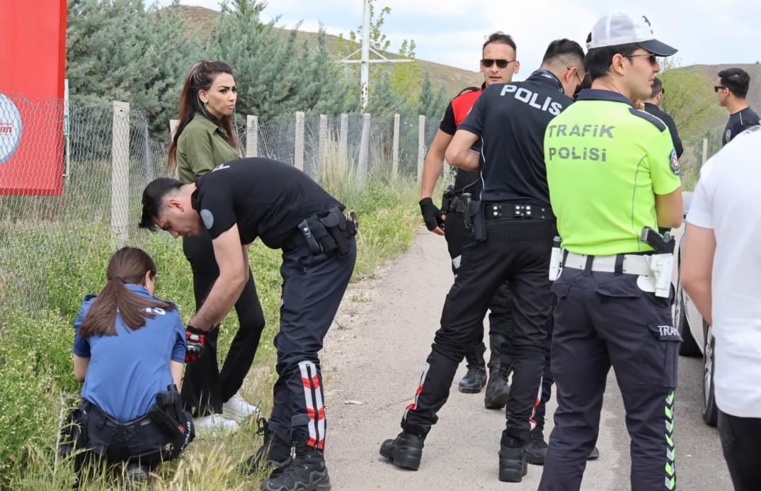 Kadının çantasında aparat, iç çamaşırında uyuşturucu çıktı İhlas Haber Ajansı