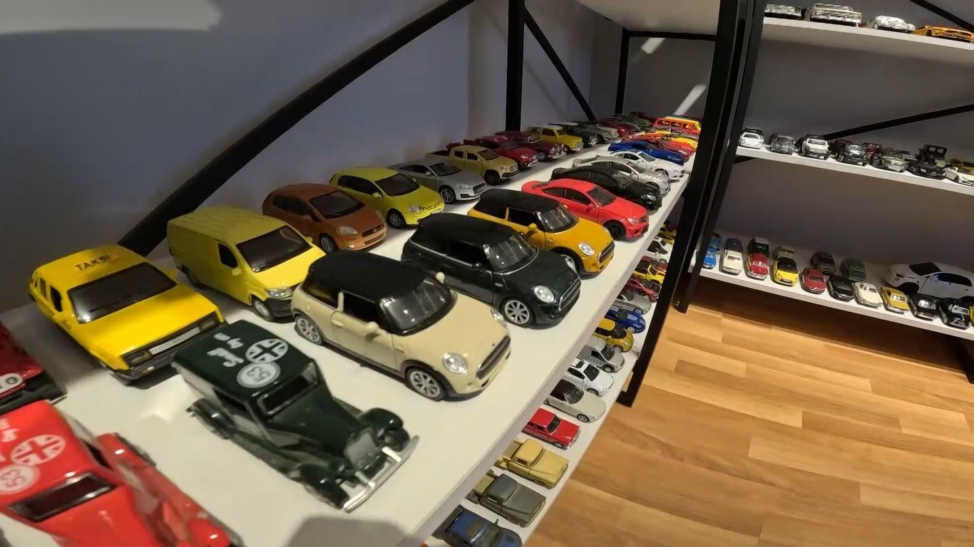 13 yılda yaptığı lego ve model araç koleksiyonu 2 milyon TL değerinde