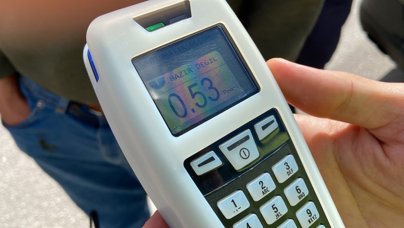 Üçüncü kez alkollü, ikinci kez ehliyetsiz yakalandı, “Başka bir ceza yazın” dedi