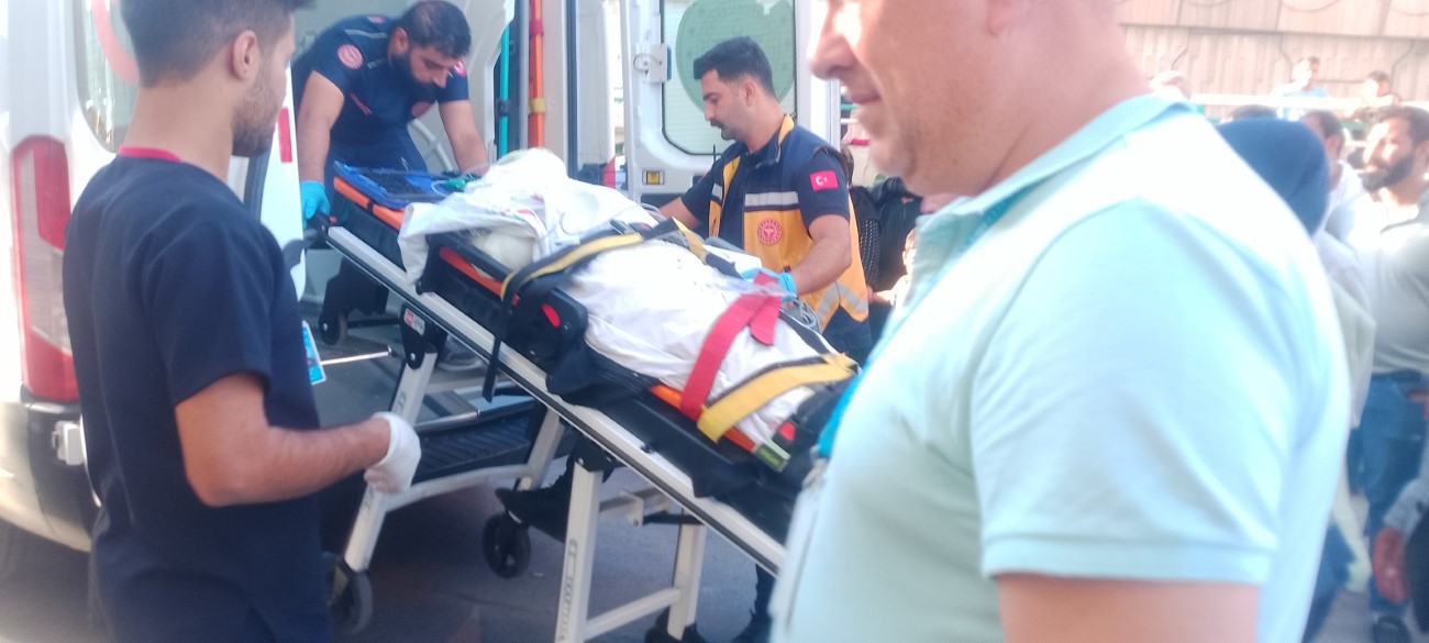 Mercimek biçme makinesi yüksek gerilim hattına temas etti: 2 ölü, 3 ağır yaralı