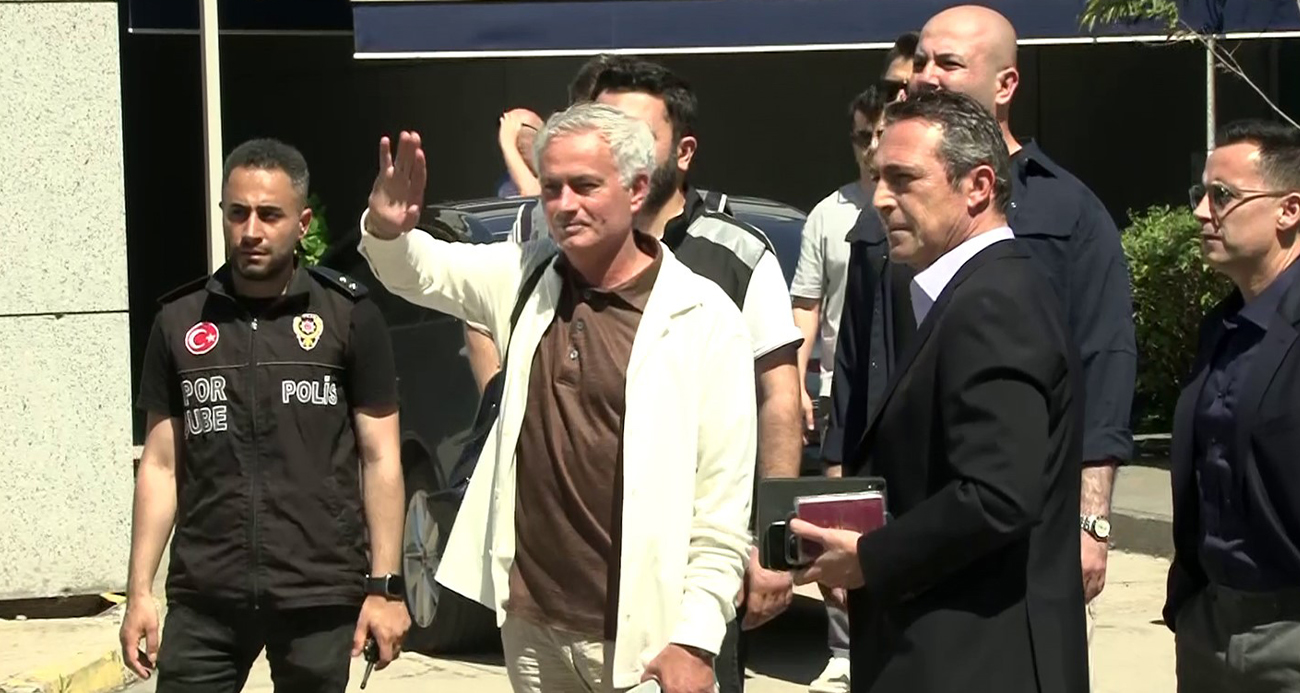 Fenerbahçe’nin anlaşmaya vardığı Teknik Direktör Jose Mourinho’yu taşıyan uçak İstanbul’a iniş yaptı.