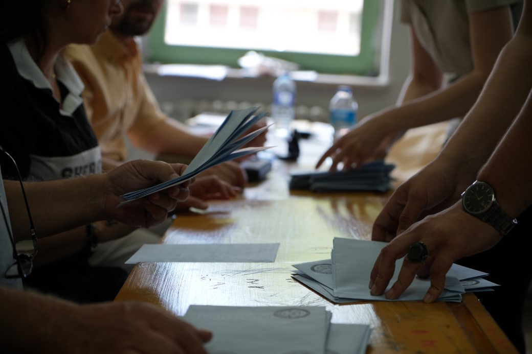 Oyların çöpe atıldığı mahallede muhtarlık seçimleri yenilendi