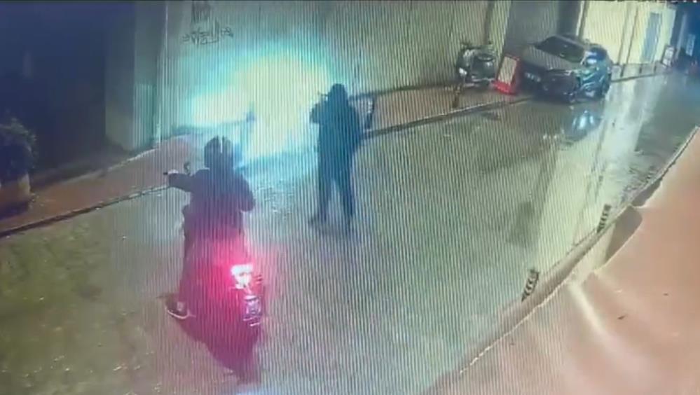 Karaköy’de mekana “Cudi” kurşunu kamerada: Polis saldırganları manzara pozlu fotoğraftan yakaladı